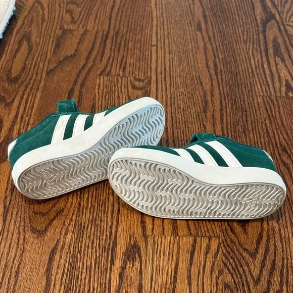 Boys Adidas Green velcro Sneakers - Picture 4 of 7
